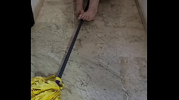 Coolmarina. Gorda Madura Sorprendida En El Suelo Caliente Y Perra