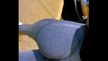 No Me Aguanto Y Me Follo A La Mejor Amiga De Mi Novia En El Asiento Trasero Del Auto Después De Salir Del Gym - La Grabo A Escondidas Amataur Real Montando En El Coche