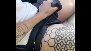 Se La Chupe Al Hetero Musculoso Mientras Manejaba