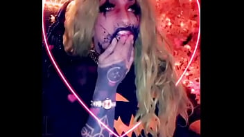 Trashqveen : Disassociating And Binging Pop Tarts (a Comical Love Story)