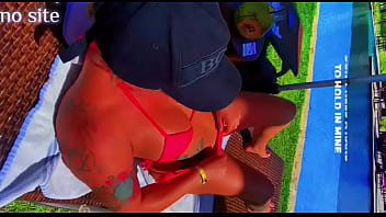 Tomando Um Sol No Resort, Resolvi Chamar O Maridão Para Foder