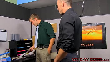 Employee Austin Ried Seduced By His Gay Boss Kirk Cummings