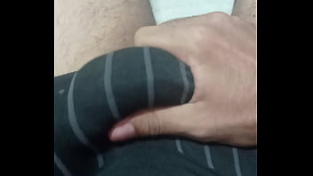 Novinho Se Masturbando De Cueca 17cm