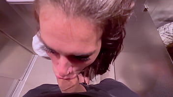 Beautiful Girl Instagram Blogger Sucks In The Elevator Of The Store And Gets A Facial