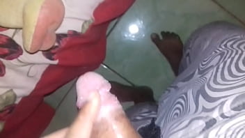 Passando Um Creme Exitante Na Xana Doll