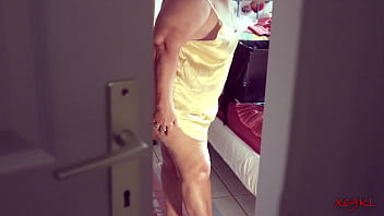 En: Do You Like Watching Your Step-mom Get Undressed