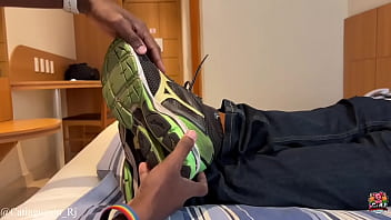 Macho Casado Me Fez Chupar Os Seus Pés