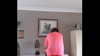 Sissy Christine Fait Les Poussières Dans Le Living