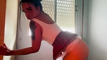 Moviendo La Cola - latina, hot, ass, brunette, real, homemade, bigass, big-ass, webcam, stream, dancing, culona, morena - Video 1548119