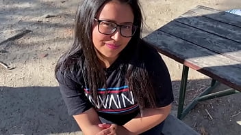 Propuesta Indecente A Latina Cachonda En El Parque