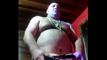 Tiuzao E A Ninfetinha De 19 Aninhos E Ja Dando Para Um Coroa, Essa Putinha Se Acaba Mesmo