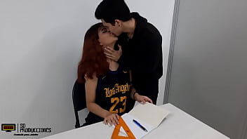 Ayudando A Mi Hermanastra Con Sus Tareas