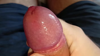 Член истекает соком