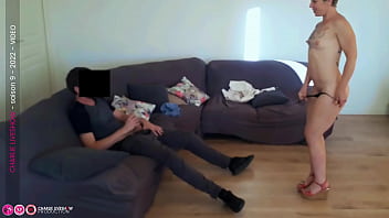 Strip-tease Et Pipe Pour Rassurer Un Fan Trop Timide