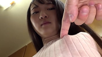 まさかノーブラ！？無防備な貧乳美○女がコリコリに勃った乳首を服越しに露わにする姿に興奮してしまい_【パート2】