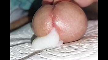 Semen Denso Saliendo De Mi Cabecita