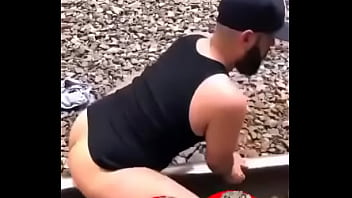 Coach Rubens Sentando No Consolo