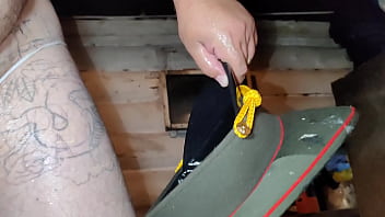 Офіцер російської армії ебется в дупу як остання повія! Офіцер-пидорас довбає себе в рот і анал товстим членом! Ганьба Армії Росії!Строго таємно: Україна і Росія.Знято на приховану камеру!