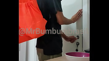 Recebendo O Entregador Usando Fio Dental ( Completo No Red Ou Subscri__o)