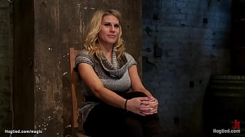 Babe Gets Nipples Bound To Spreader Bar