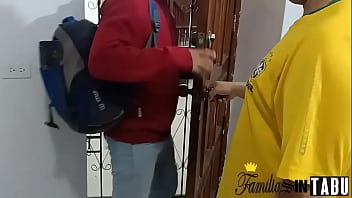 _dios Mío! Mi Hermanastra Realmente Sabe Cómo Tener Un Orgasmo