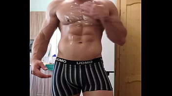 He Loves To Worship Himself And Show You Those Sexy Muscles!