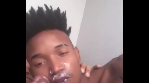 Brasileiro Fazendo Um Boquete Delicioso Até O Mano Gozar