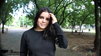 Me Follo A Una Chica Que Conoci En La Calle