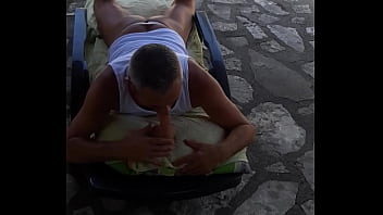 Sucer Son Gode Dehors