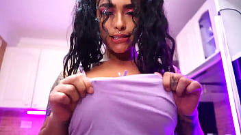 Come And See How Abril Jones Loses Her Clothes At The Kitchen