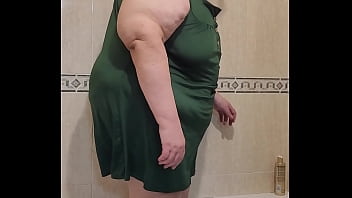 Coolmarina. Meada Y Follada Con El Dildo