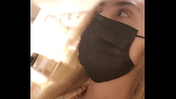 Sin Calzones En La Tienda De Muebles... Provocando Al Vendedor Sera Que El Me Dio Descuento?