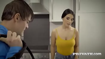 Nelly Kent, Seductive Waitress