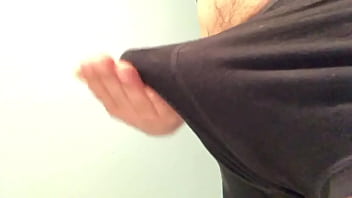 大鸡巴涨死了，好想干母 的骚逼