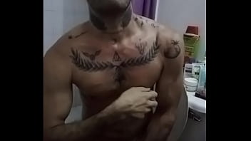 Tatuado Goza En Video Llamada . Escúchalo Gemir