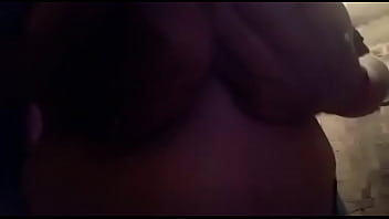 Señora De Grandes Tetas En El Baño