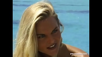 Katja Kean Gives An Underwater Blowjob Then Feeds The Fish Some Cum