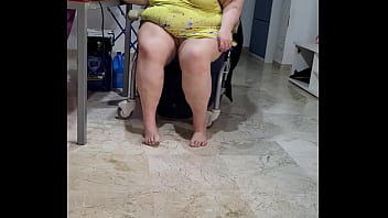 Coolmarina. Vieja Gorda Se Mea En El Salón Y Luego Juega Con El Dildo