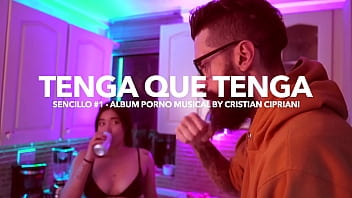 Enjoy While Linda Undresses To Tenga Que Tenga By Cipriani