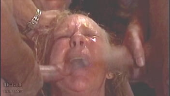 Brandi And Ruby Suck Off The Room.