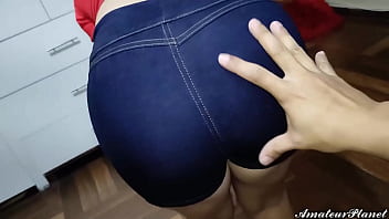 Mi Hermanastra Pequeña Me Muestra Como Le Queda Su Nuevo Short Jean