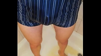 Peeing In Dusch Cabine