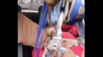 Mientras Manejo Le Doy Placer A Mi Mujer Hasta Hacerla Terminar.