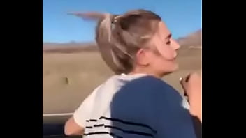 Sexo En El Arenero Mientras Mi Migo Maneja