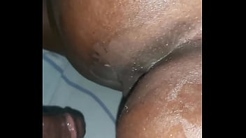 J_enfonce Ma Grosse Bite Dans L_anus De La Femme De Mon Voisin Et Elle Crie De Douleur