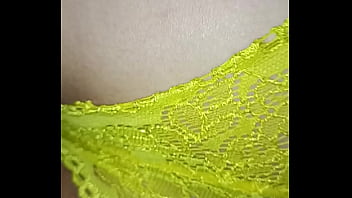 Rico Culito De La Comadre En Tanga Amarilla