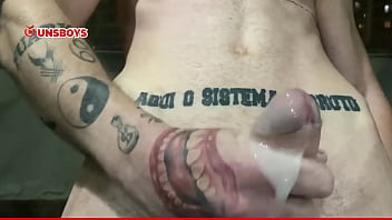 Safadinho Aceitou O Desafio ,bateu Punheta E Gozou Na Varanda Com Vizinhos Olhando | Completo Para Subscritos