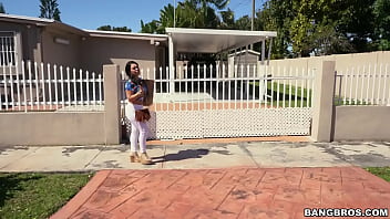 Cuban Babe Deserving Of Dick Gets Picked Up