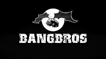 Layla London Has The Perfect Poke-her Face