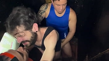 Dando O Rabo Pra Dois Machos Na Cabine - C/ Maldonato Gp _ Social Sem Camisa - Vídeo Completo No Xvideos Red